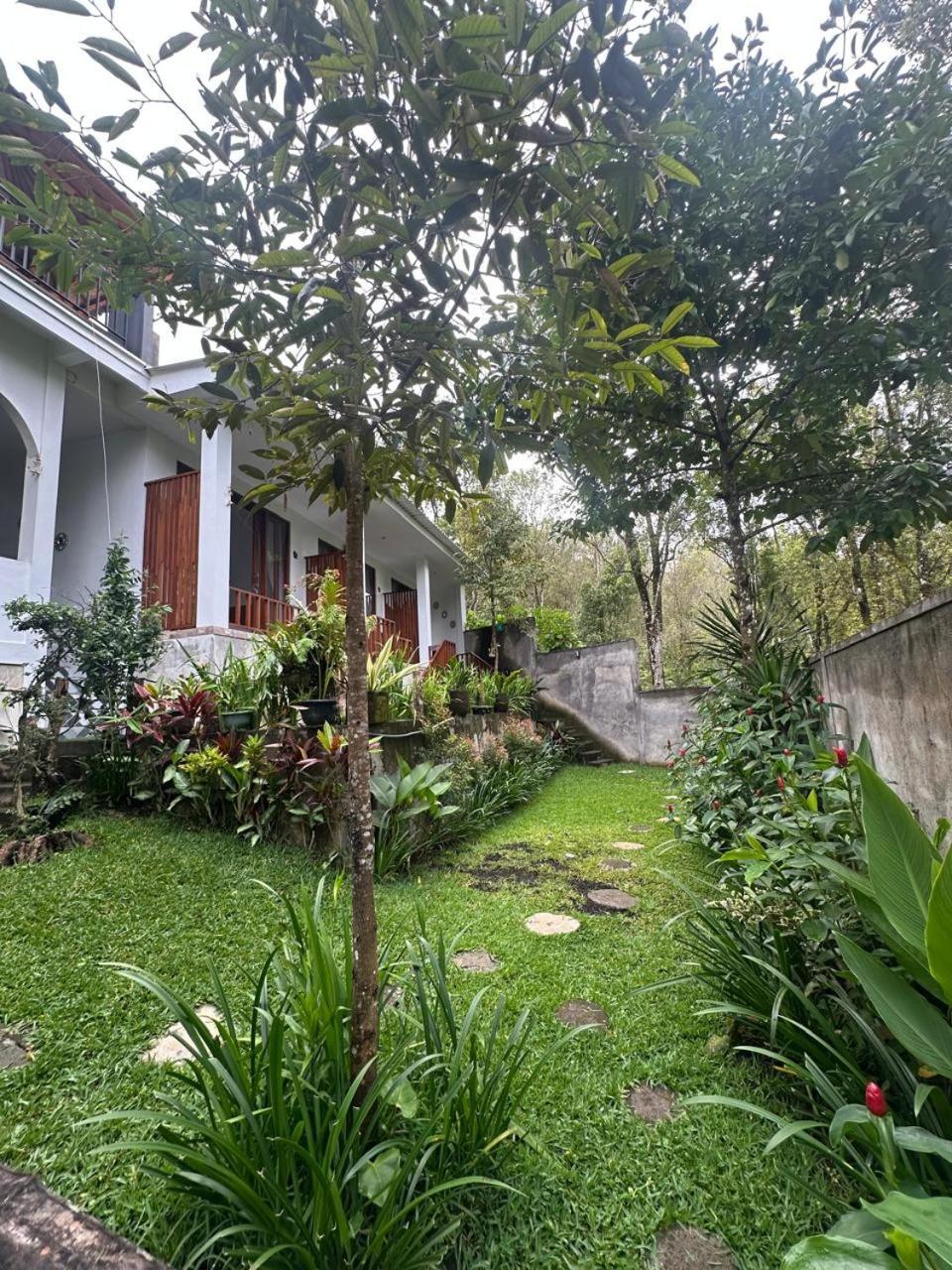 Umah Yugadi Bali Appartement Munduk Kamer foto